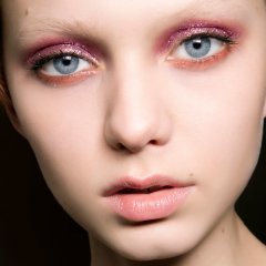 How to Wear Glittery Lids Without the Mess