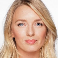 6 Makeup Hacks That Make You Look 10 Years Younger