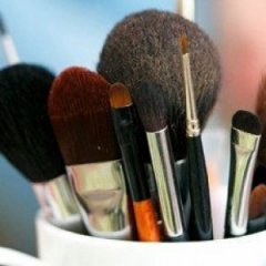 7 Things You Should Never Store in the Bathroom