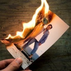 5 Obvious Warning Signs Your Relationship Is Over