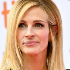 Julia Roberts Claps Back at Fashion Critic Julia Roberts Claps Back at Fashion Critic