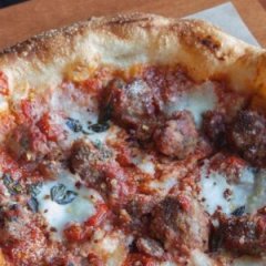 Hands Down the Best Pizza Places in America Hands Down the Best Pizza Places in America