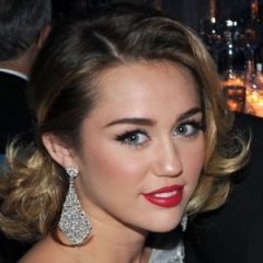 Weird Things Everyone Ignores About Miley & Liam's Relationship Weird Things Everyone Ignores About Miley & Liam's Relationship