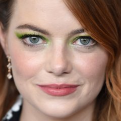 How to Re-Create Emma Stone’s Beyond-Pretty, Flower-Braided Hair