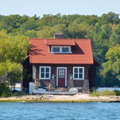 Tiny Islands Around the World That Are Actually Inhabited Tiny Islands Around the World That Are Actually Inhabited