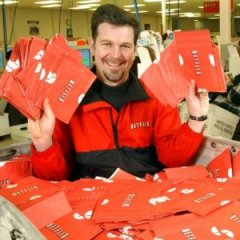 The Real Reason Why Netflix Still Mails Out DVDs