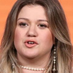 Shady Things Everyone Ignores About Kelly Clarkson's Marriage
