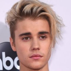 Justin Bieber Treats His Fans Like Trash Justin Bieber Treats His Fans Like Trash