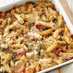 Easy Chicken, Spinach and Artichoke Pasta Bake Easy Chicken, Spinach and Artichoke Pasta Bake