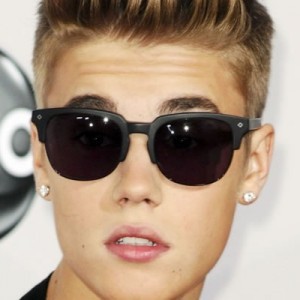 Justin Bieber Booed While Accepting Award