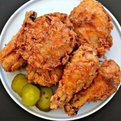 Este ingrediente improbable hará que tu pollo frito sea escandaloso
