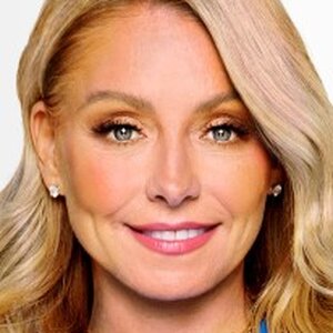 Kelly Ripa Takes A Big Step Forward To Becoming A Live Co Host ZergNet