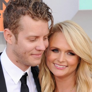 Miranda Lambert & Boyfriend Sing 'My Girl' Together Onstage - ZergNet