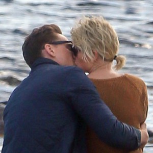 Taylor Swift Caught Kissing Big Star Just After Breakup - ZergNet