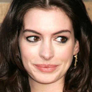 Anne Hathaway Leaves Disgusting Note For Paparazzi