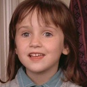 What The Little Girl From 'Mrs. Doubtfire' Looks Like Now - ZergNet