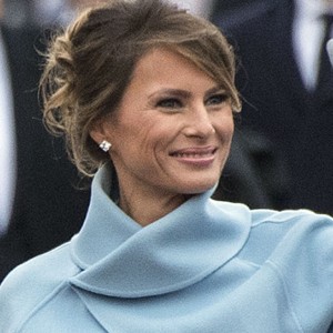 Melania Trump Channels Jackie-O With Inauguration Outfit - ZergNet