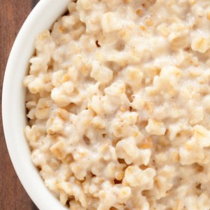 What You Need to Know Before Eating a Bowl of Instant Oatmeal - ZergNet