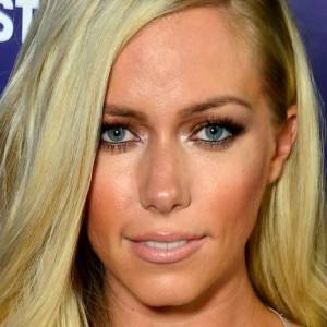 Kendra Wilkinson Responds to Backlash Over Instagram Post - ZergNet