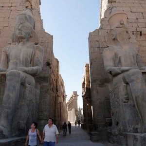 Archaeologists Find 1,000 Statues in Tomb in Egypt's Luxor