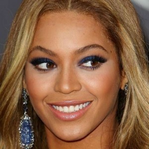 Beyonce Photoshops Her Own Instagram Photo