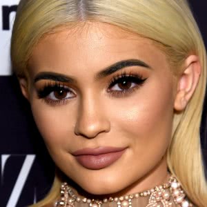 Did Kylie Accidentally Post a Pic of a Plastic Surgery Scar? - ZergNet