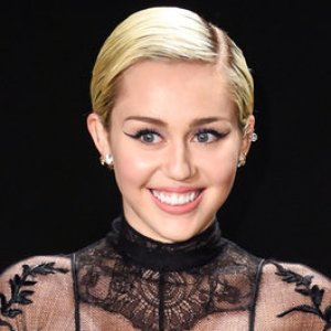Miley Cyrus' 'Malibu' Cover Art Shot By Liam Hemsworth
