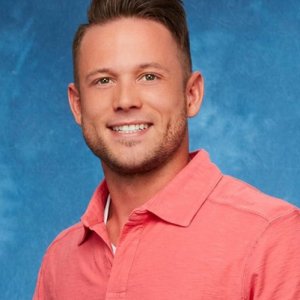'Bachelorette' Contestant Under Fire for Controversial Tweets - ZergNet