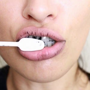 The Weird Yet Effective Way To Whiten Your Teeth