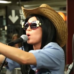 Miley Cyrus And Jimmy Fallon Go Undercover As Subway Buskers