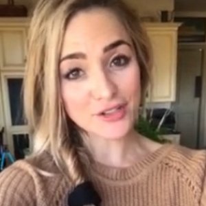 'Bachelor's' Leah Block Apologizes for Racist Tweet