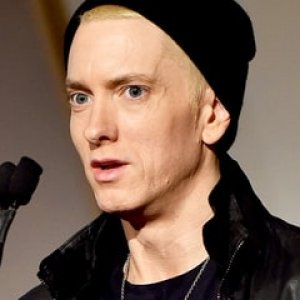 Eminem Looks Totally Different With a Beard - ZergNet