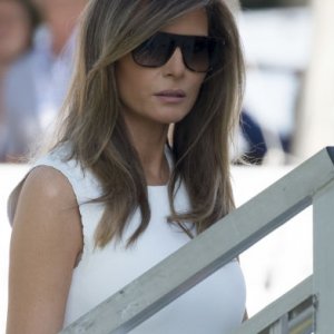 Melania Trump Flaunts Stunning Summer Look at Women's Golf Open - ZergNet