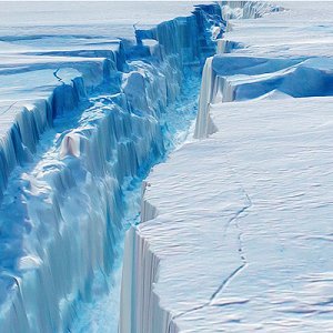 New Photos Reveal Antarctica's Huge Iceberg in Stunning Detail