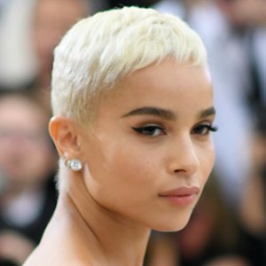 Zoe Kravitz Dyed Her Pixie Cut Dark Brown, and We’re Obsessed