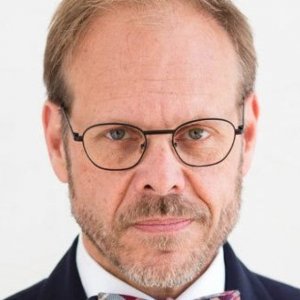 Alton Brown Announces 'Good Eats' Sequel On Its Way