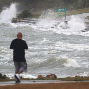 Storm Chaser Broadcasts Heart-Pounding Hurricane Harvey Footage - ZergNet