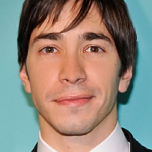 14 Celebrities Who Never Seem To Age Zergnet