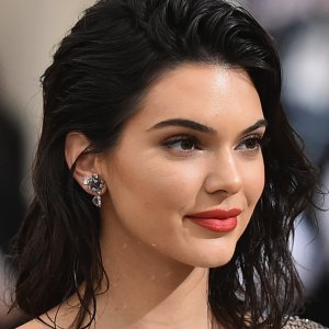 3 Things We Didn't Know About Kendall Jenner Until This Podcast - ZergNet