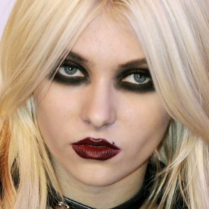 Why Taylor Momsen Stopped Getting Roles in Hollywood - ZergNet