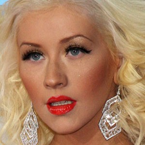 Christina Aguilera Bares All in Pregnancy Photo Shoot - ZergNet