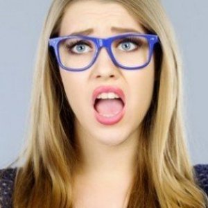 13 Body Language Blunders That Make You Look Silly