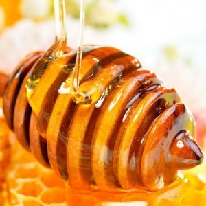 7 Strange Alternative Uses For Honey