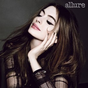 Anne Hathaway Calls The Catwoman Suit A Psychological Terrorist