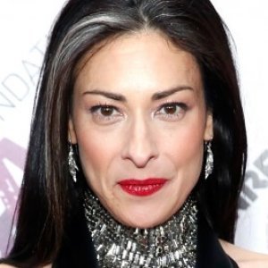 The Untold Truth of Stacy London - ZergNet