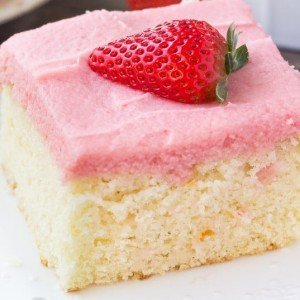 Vanilla Cake with Fresh Strawberry Frosting - ZergNet