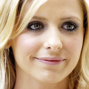 Sarah Michelle Gellar Debuts Chic Short Haircut - ZergNet