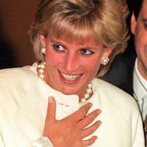 The Touching Reason Princess Diana Never Wore Gloves