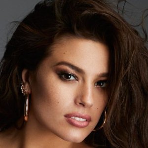 The Stunning Transformation of Plus-Size Model Ashley Graham - ZergNet