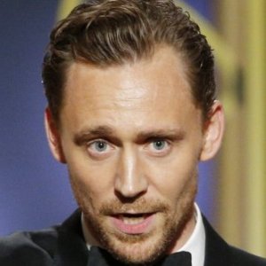 Awards Show Moments Where Celebs Humiliated Themselves - ZergNet